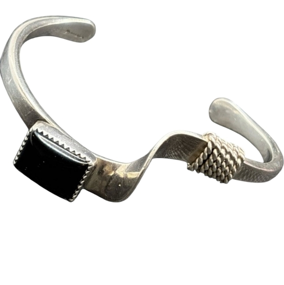 Vintage Signed Sterling BT Brugh Tsosie Navajo Black Onyx Wavy Cuff Bracelet - Picture 8 of 9